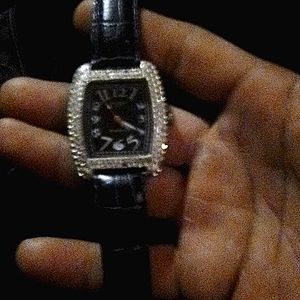 I'm selling this Locman Italy (Diamond) alligator band (black) watch.